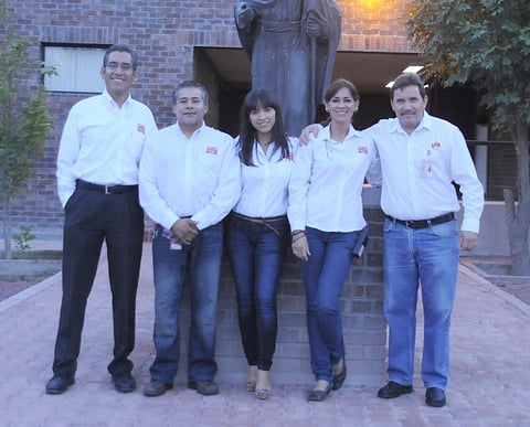 26082012 SAÃºL  Ramos, IvÃ¡n Olay, Cristy HernÃ¡ndez, Silvia DÃ¡vila y Sergio RÃ­os, dieron la bienvenida en la UIA a padres de familia.