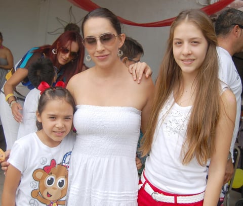 26082012 PAULINA , Fabiola y Gabriela, en la fiesta de cumpleaÃ±os de Ãker MartÃ­nez TreviÃ±o.