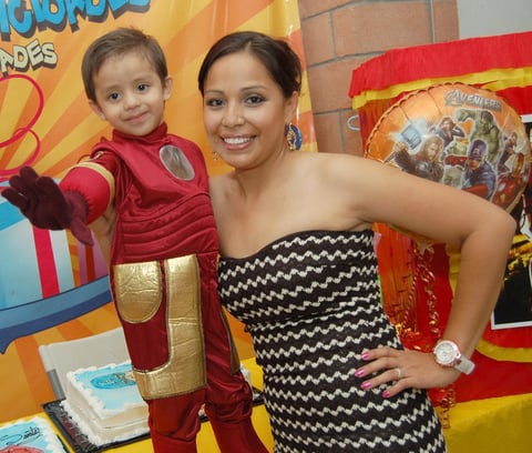 26082012 DEREK SANTIAGO  acompaÃ±ado de su mamÃ¡ Lic. FÃ¡tima AideÃ©, quien fue la organizadora de tan divertida fiesta.