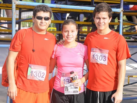 28082012 JORGE,  Lucí­a y Jorge en carrera atlética.