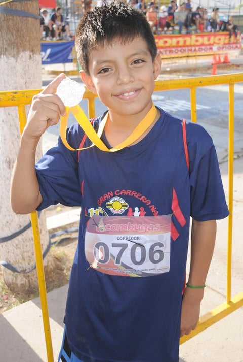 29082012 MOISÃ©S  SantamarÃ­a Tinoco en una carrera atlÃ©tica.