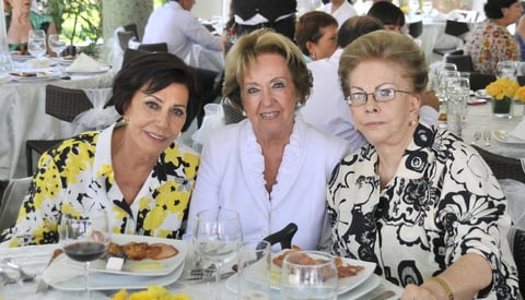 30082012 DESDÃMONA  García Agüero, Gloria Humphrey de Ruiz y Queta de Gutiérrez.