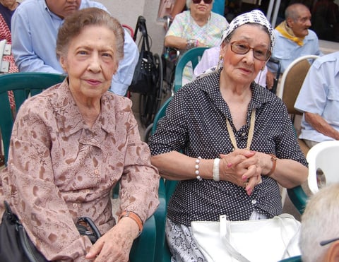 30082012 MARÍA  de la Cruz Ãlvarez, María del Socorro González y Esperanza González.