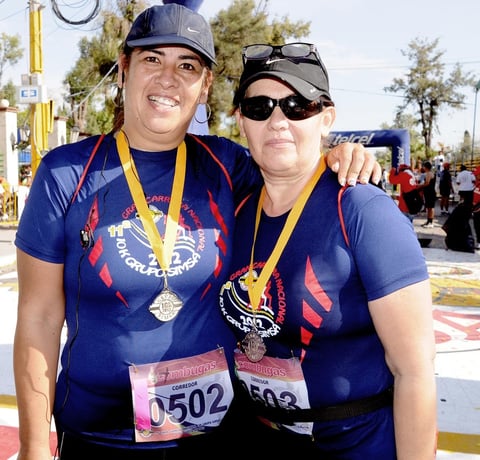 30082012 HERMANAS  Martí­nez Aguado, al finalizar la carrera 10 K.