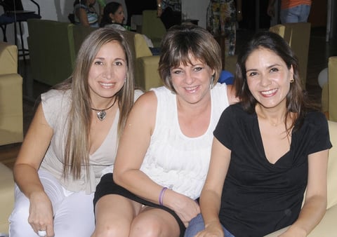 29082012 LAURA  Carrete, Chiw Sabag y Martha Covarrubias.