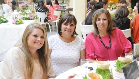 29082012 VELIA , Hersilia y Martha.