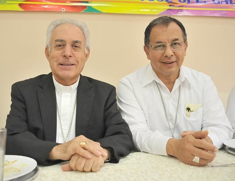 29082012 JOSÉ GUADALUPE  Galván, Obispo de Torreón en su festejo de cumpleaños y Héctor Morales, Obispo de Nezahualcóyotl.