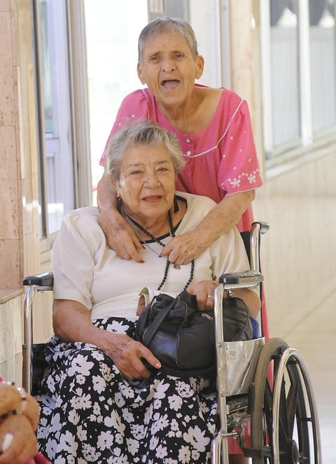 29082012 IRENE  Rodelo y Aurora Dávila, el Día del Abuelo.