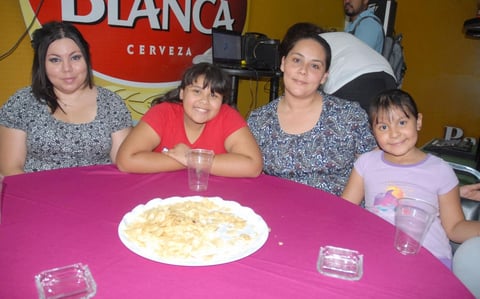 31082012 RODRIGO  y Susu MÃ©ndez, Liza Lozano, Mony Ortega y Flippy NevÃ¡rez.