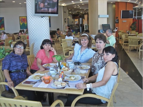 Festejando el cumpleaños de Carolina.