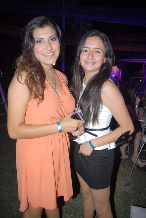 01092012 DANIELA  y Marcela en recepción de cumpleaños.