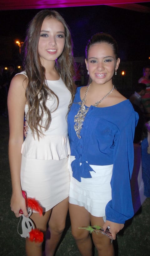 01092012 CAMILA  y Mariana asistieron a una fiesta de quince años.