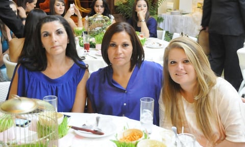 01092012 MARIANA  Flores, Ana Medrano y Velia Rodríguez en la despedida de soltera de Dennis Roig.