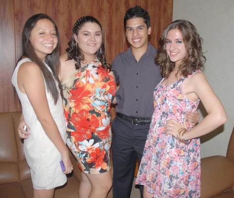 01092012 NANCY,  Alondra, Emilio y Marianne, fueron captados muy contentos mientras disfrutaban de reciente festejo social.