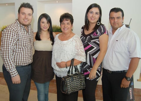 01092012 EDUARDO , Tania, María Concepción, Paty y Carlos.