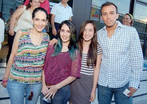 02092012 PAOLA,  Natalia, Daniela y Jorge.