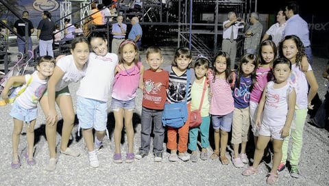 02092012 PAULINA , Renata, Mary Gaby, Natalia, Francisco, Regina, Luciana, Paula, Luisa, Sabrina, Ana Pau e Isabel.