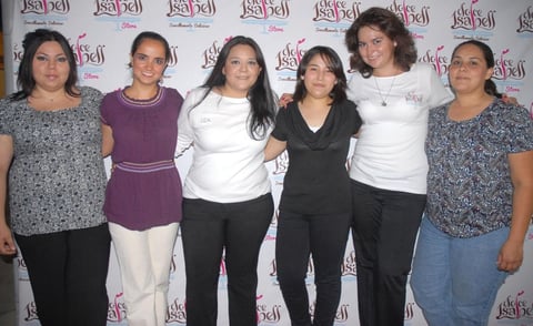 02092012 ALEJANDRA,  Sofía, Liza, Madison, Mony y Mariel, en reciente presentación.