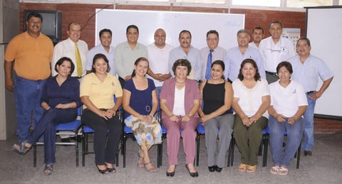 02092012 PROFESORES  de secundarias generales fueron distinguidos con la entrega de notas laudatorias y diplomas por su profesionalismo.