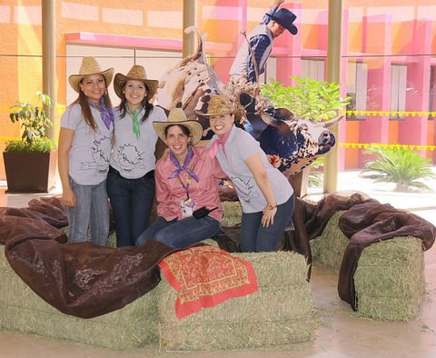 02092012 ALMA  Moreno, Yahaira Gutiérrez, Luly Gallegos y Janeth Rodríguez, celebraron al estilo country el Día del Colaborador en el CRIT Durango.
