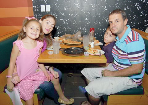 02092012 VALERIA , Joanna, Ricardo Jr. y Ricardo.