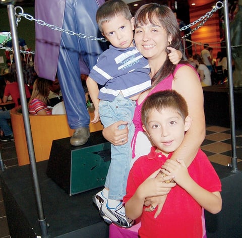 02092012 ADRIáN , Adriana y Nacho.