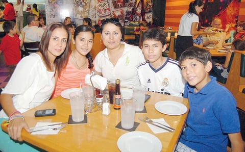 02092012 MARCELA , Ana Lucía, Blanca, Ángel y José Miguel.