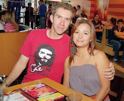 02092012 GERARDO  Backman y Elisa Hijar.