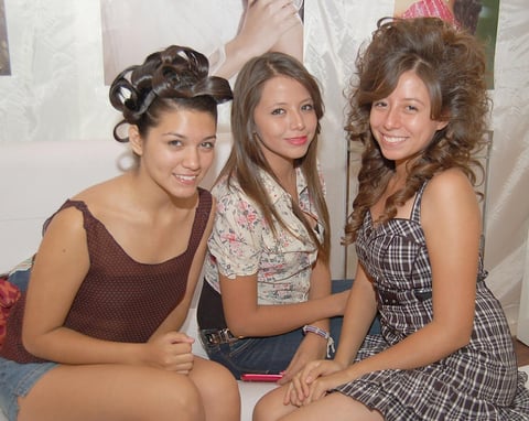 04092012 MARLET,  Paola y Eloísa en una pasarela en la Expo Feria.