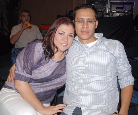 04092012 ANEL  García y Juan Carlos Márquez en un concierto.