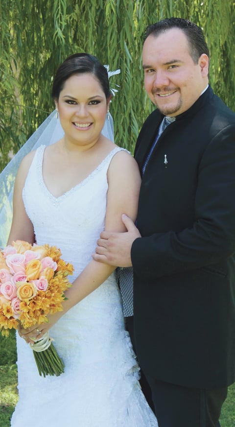 CLAUDIA  Fernandéz del Río y Rogelio Omar Vázquez Hernández recibieron ayer la bendición nupcial en la iglesia de La Inmaculada Concepción, en la colonia Ampliación Los Ángeles.