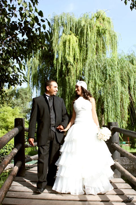 Srita. Grace Vanessa García Rojas y Sr. Rafael Corral Ibarra, contrajeron matrimonio en la
Capilla de la Resurrección del Señor, el sábado 21 de julio de 2012. Ellos son hijos de los
señores Manuel García López y Celina Rojas Zavala (f), Ramón Corral Hidrogo y Lidia Ibarra
Velázquez.