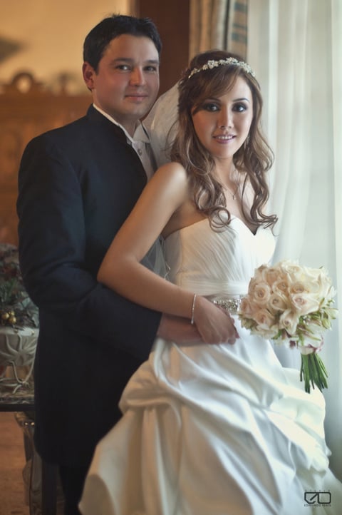 Dra. Claudia Elizabeth Triana Domínguez e Ing. Orlando Carrasco Carranza, recibieron la bendición nupcial en la Parroquia de la Virgen María de la Medalla Milagrosa, el 21 de julio de
2012. Estuvieron presentes sus padres, señores Claudio Carrasco Fragoso y Araceli Carranza
García; Lorenzo Triana Huerta y Santa Domínguez Márquez.- Edmundo Isais Fotografía