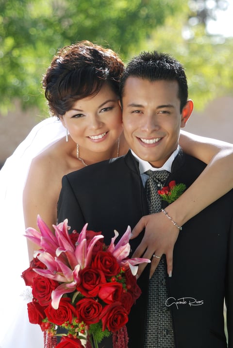 L.C.P. Mara Noemí Gómez Arreola y L.C.P. Jonatan Francisco Ramírez Duarte, unieron sus
vidas en matrimonio el sábado 21 de julio de 2012. Ellos son hijos de los señores Francisco
Ramírez Vélez y Juana Marina Duarte Ramírez; Rubén Gómez Gómez y Luz María Arreola
Rosas.- Gustavo Rivas Fotografía