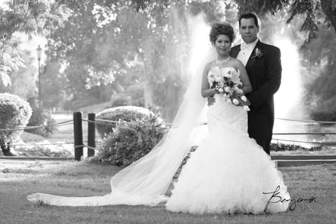 EMILY PAULINE Leyva Valenzuela y Jorge Ernesto González Silva, captados el día de su boda.-
Benjamín Fotografía