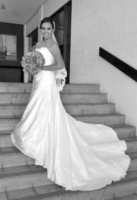 SRITA. Pamela Michelle Altamirano Campero, en una fotografía de estudio el día de su boda.