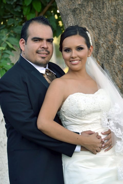 Lic. Pamela Michelle Altamirano Campero e Ing. Cuauhtémoc de Jesús Hernández Favila,
unieron sus vidas en sagrado matrimonio en la iglesia de la Virgen de la Medalla Milagrosa.
Presentes estuvieron sus padres Sres.: Julio Hernández Rosas y Leonor Favila Jácquez;
Jorge Luis Altamirano Temblador y Martha Campero Montoya.- Jacobo’s Fotografía