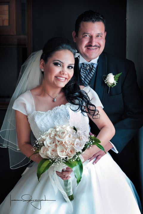 C.P. Julieta Arriaga Mireles y C.P. Francisco Javier Basurto Espinoza, contrajeron nupcias
en la Catedral Basílica de Nuestra Señora de Guadalupe, el sábado 28 de julio de 2012. Ellos
son hijos de los señores: José Basurto García e Irene Espinoza de Basurto; Julio Arriaga
Martínez (f) y María Concepción Mireles Moreno.- Studio Laura Grageda