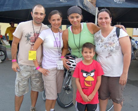 06092012 AARóN,  Lily, Paty, Karina y Elías.
