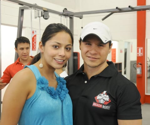 06092012 EN EL GYM.  Gaby y Jaime Carrera.