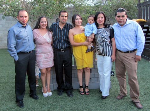Bautizo de  Abdiel con su Padrinos  y su Mami.