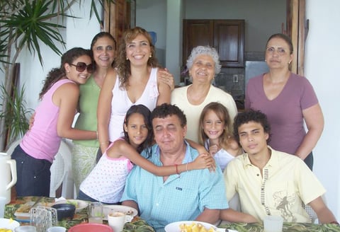 De izquierda a derecha, Yanet Plasencia, Yanet Babun, Claudia Babun, Mary Esquivel, Lety Babun,Lorena Velarde, Arturo Babun, Andrea Velarde y El Pelon Babun. En Manzanillo Colima