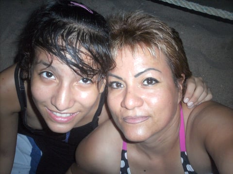 Fernanda y Miriam de vacaciones 2012.
