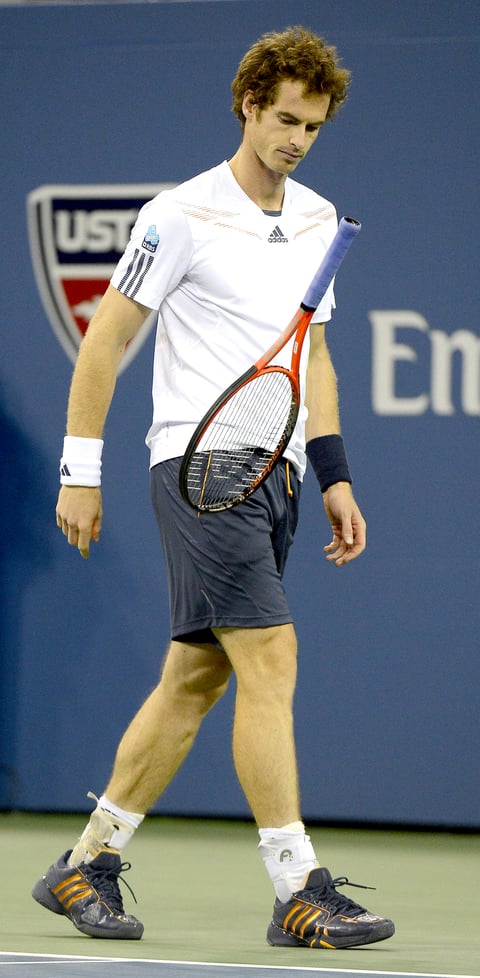 Murray se sintió reforzado en su confianza e inició la segunda manga de forma arrolladora para romperle dos veces el saque a Djokovic, que seguía sin tener control del juego y el viento reinante de nuevo en la pista Arthur Ashe para nada le beneficiaba.