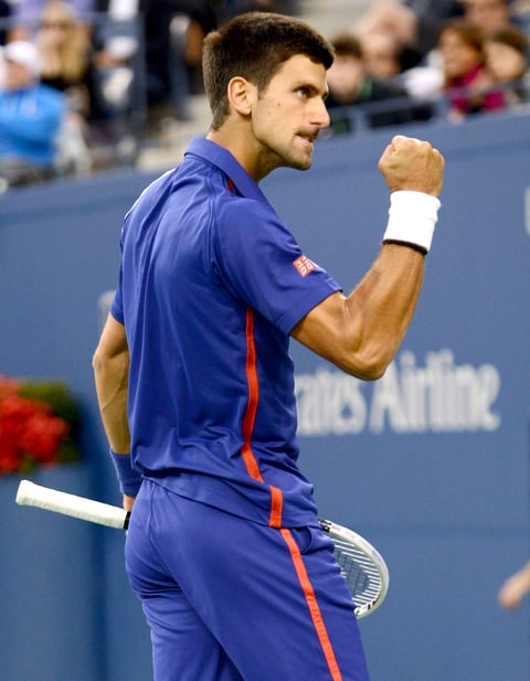 El partido no pudo comenzar peor para ambos jugadores con errores no forzados y perdiendo ambos su respectivos saques, en un duelo en el que Djokovic llevaba la peor parte y volvió a ceder el servicio en el quinto, pero también encontró de nuevo la manera de recuperarse y en el octavo puso el empate a 4-4 para que el set se tuviese que decidir en el 'tie-break'.