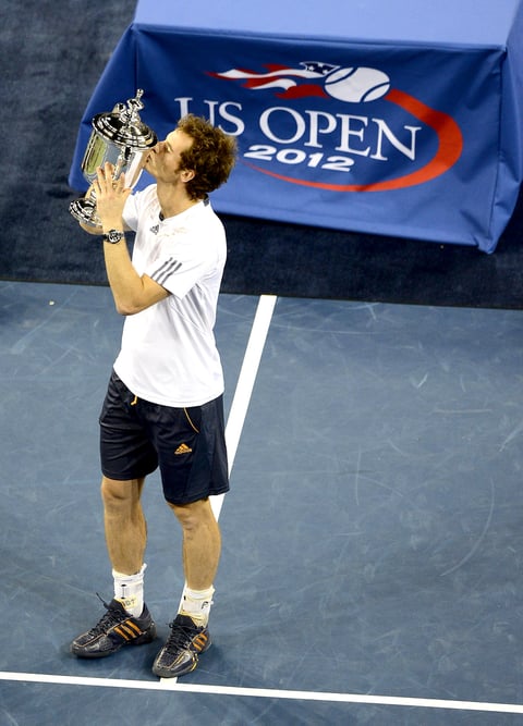 El escocés Andy Murray, se proclamó campeón del Abierto de Estados Unidos al vencer en la final masculina al serbio Novak Djokovic, y consiguió su primer título de Grand Slam como profesional.