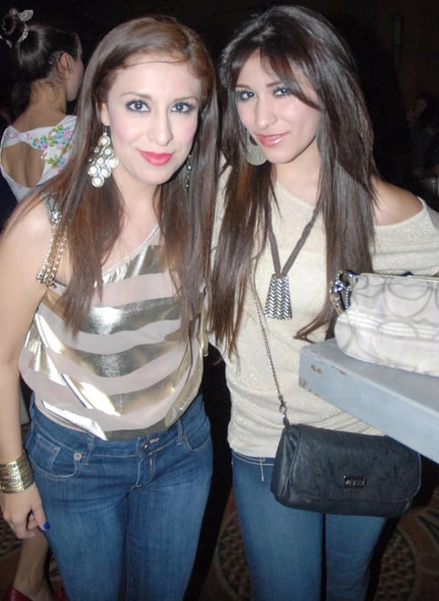 09092012 VANESSA  y Candy lucieron guapísimas en un evento social.