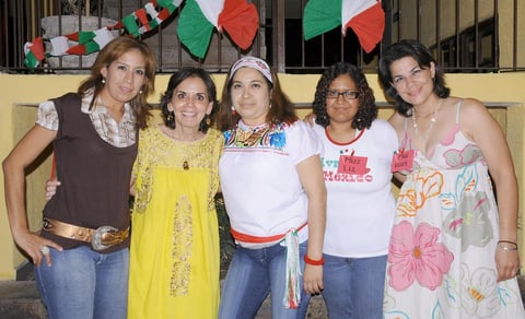 09092012 SANDY,  Pecky, Sandra, Liz y Rosy en reciente fiesta mexicana.