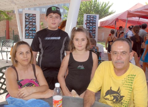 10092012 MELY , Francisco, Joselin y Francisco Chávez.