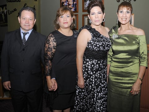 11092012 ÁLVARO  Robles, Patricia García, Monis González y Tulia de la Mora.